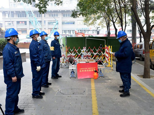 電纜作業(yè)人員線路遷改